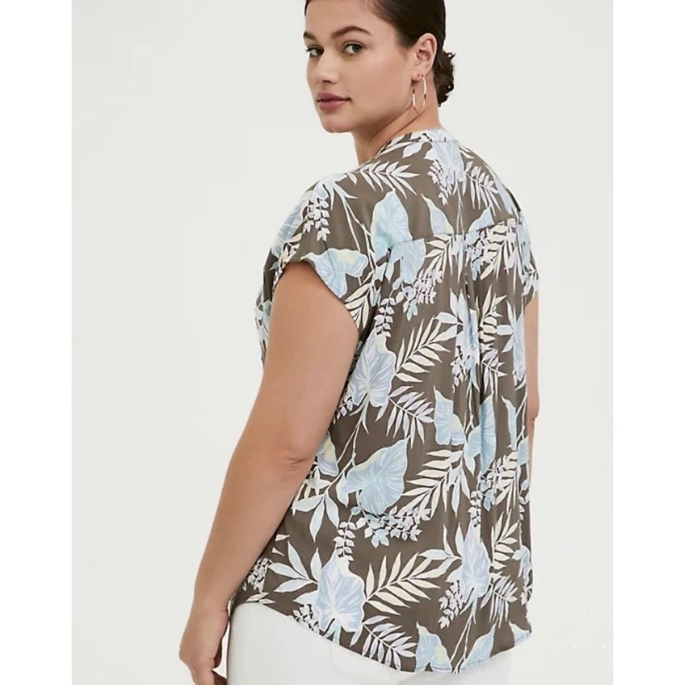 TORRID WOMEN’S DARK TAUPE & BLUE FLORAL CHALLIS DOLMAN BLOUSE SIZE 1/XL - Picture 3 of 8